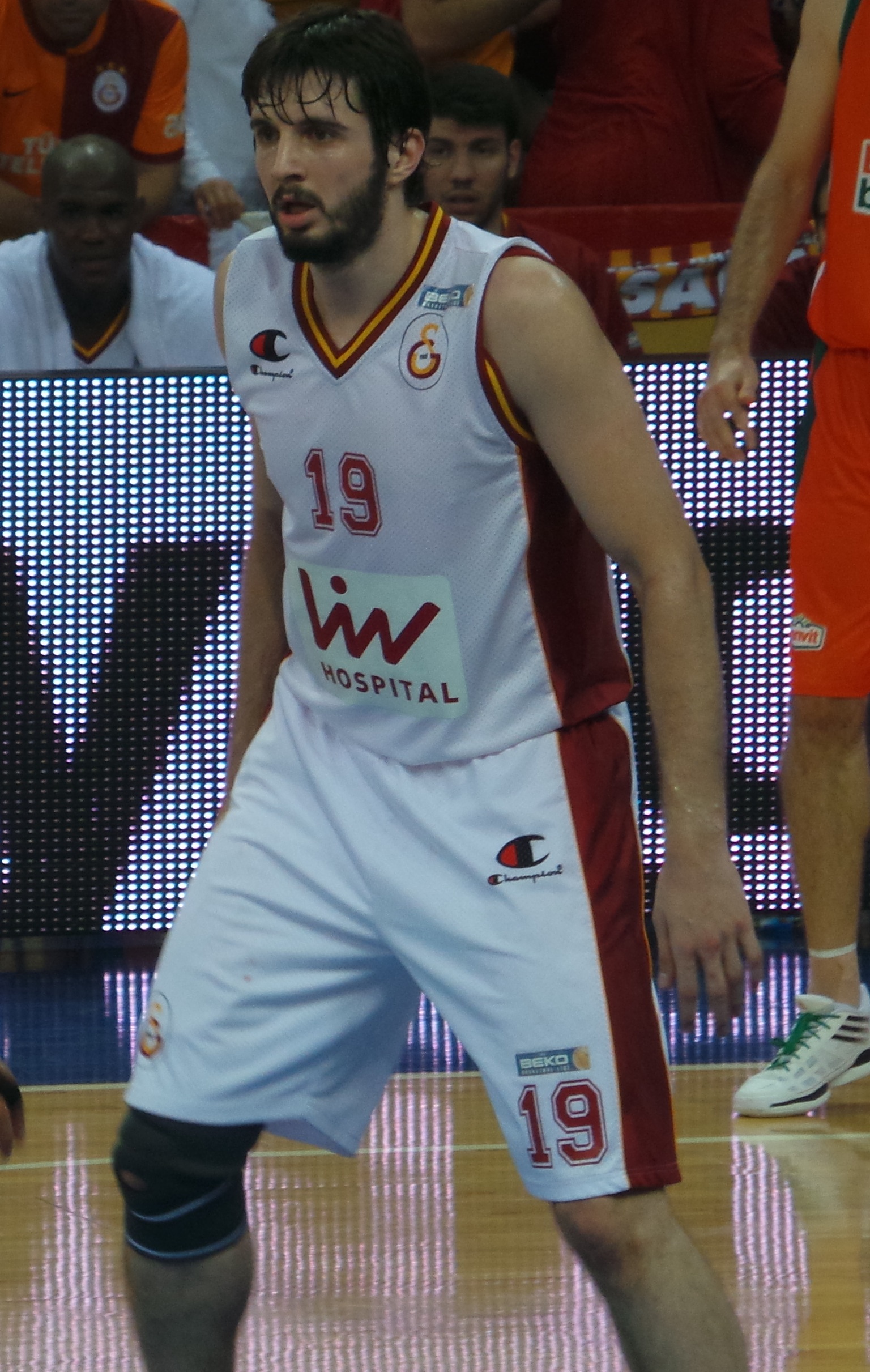 Imagem de referência relacionada a Furkan Aldemir, item descrito como jogador de basquetebol turco