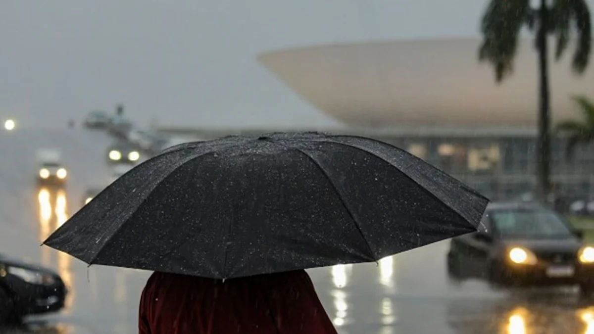Clima: ciclone extratropical traz risco de temporais, granizo e tornados
