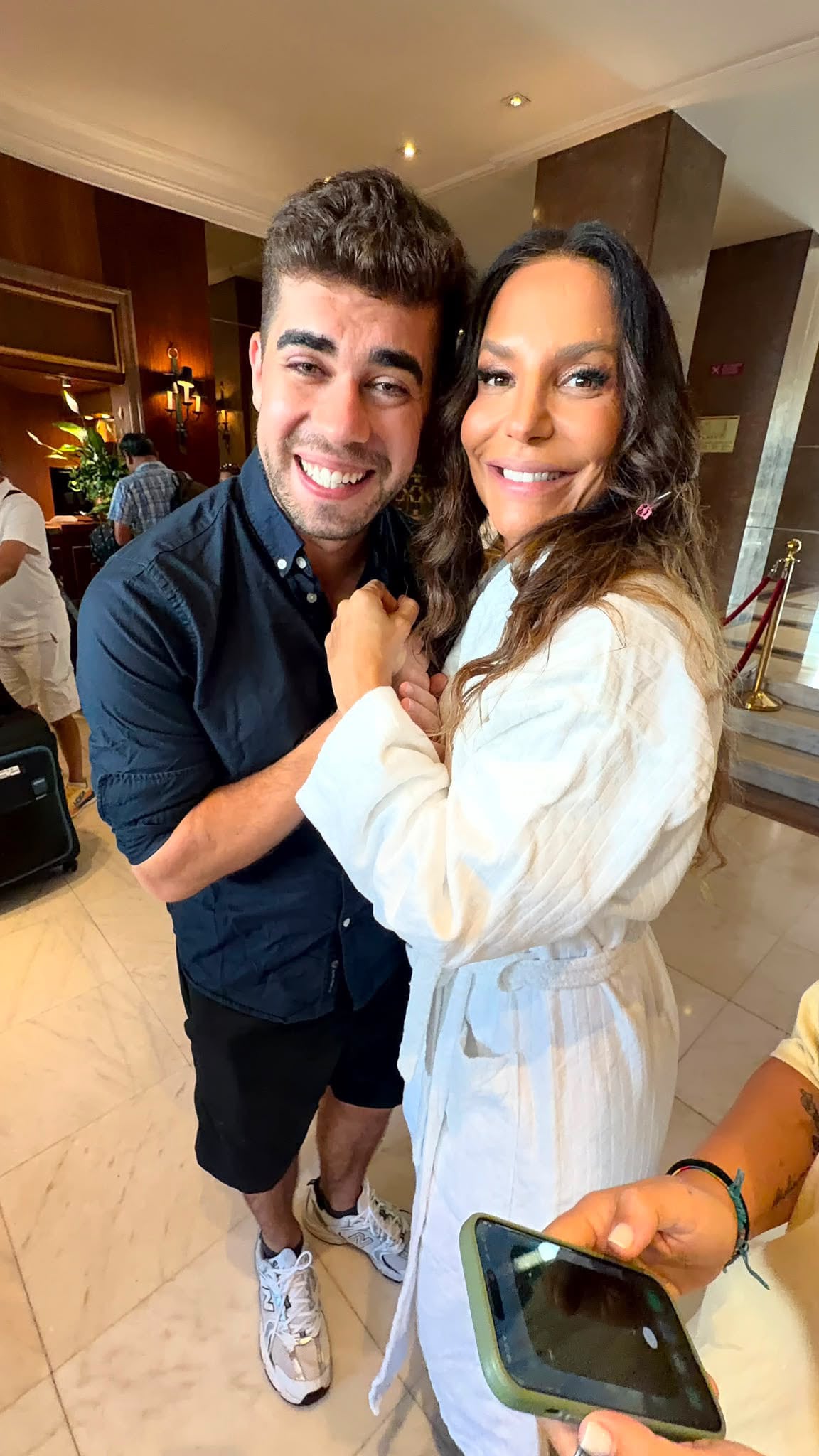 ‘Um país que divide corações’, diz Ivete Sangalo em passagem de turnê por Portugal