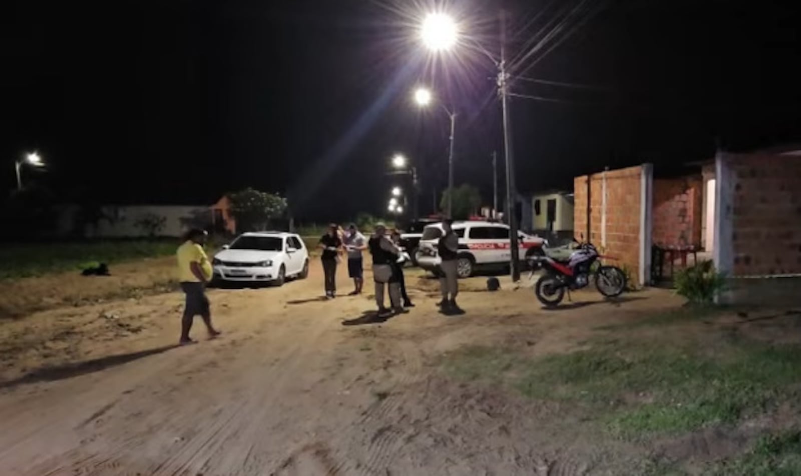Imagem da matéria: Homem é morto a tiros enquanto preparava churrasqueira para um aniversário, em Alhandra