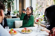 Sorvete caseiro de caramelo salgado entrega sabor de gelato sofisticado