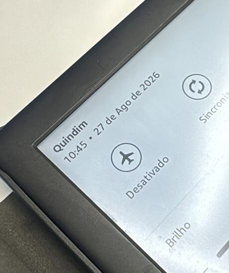 Jovem deixa kindle cair nos trilhos do metrô e filma resgate inusitado