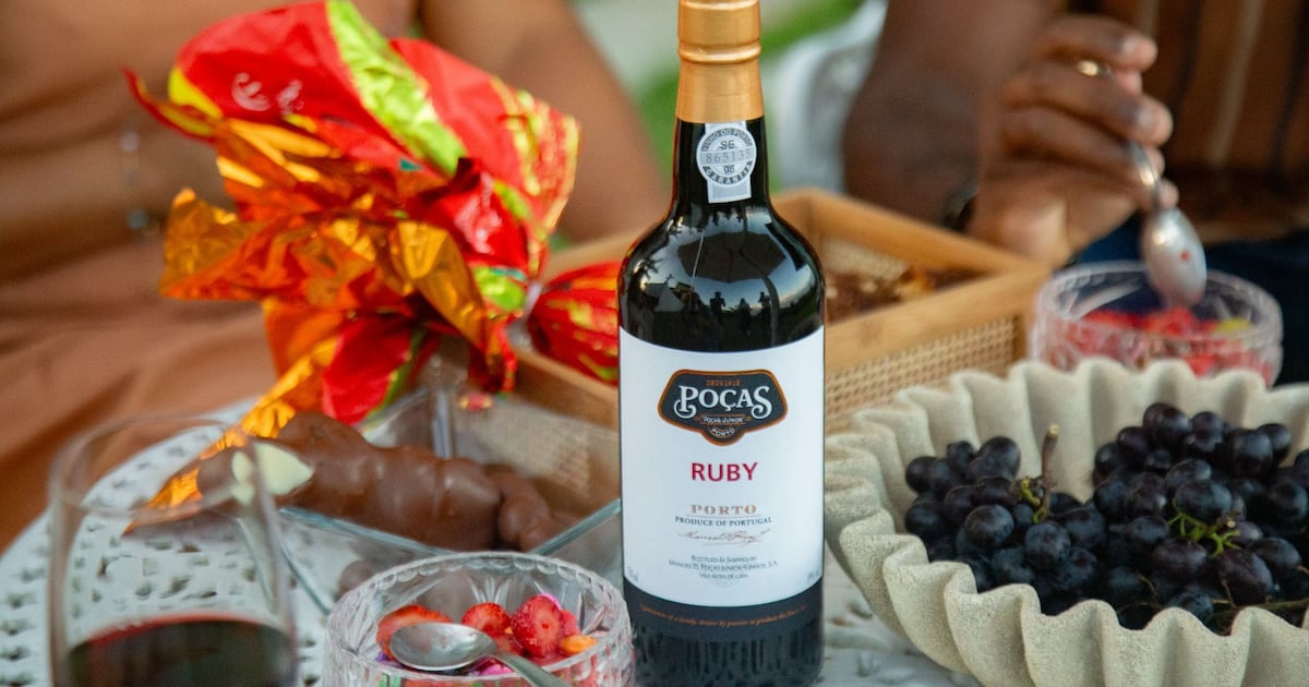Vinho do Porto acompanha a sobremesa e também entra na receita