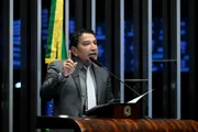 Imagem da matéria: Senadores se mobilizam para ir a Brasília no dia em que STF julgará Moraes