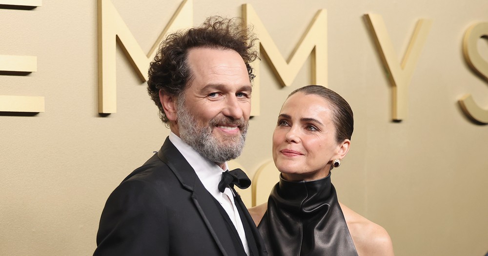 Matthew Rhys e Keri Russell no Emmy 2026 — Foto: Getty