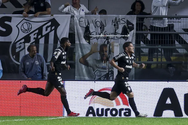 Santos derrota Cruzeiro e chega à terceira vitória seguida no Brasileirão